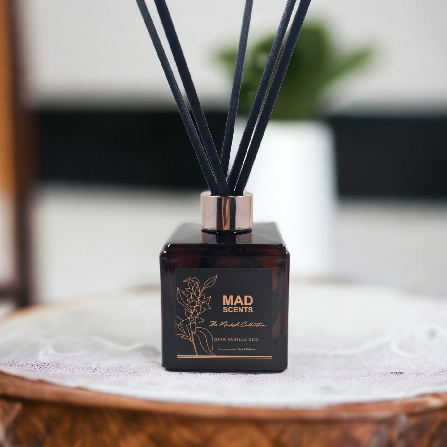 Dark Vanilla Oud - Modish Reed Diffuser (120ml)