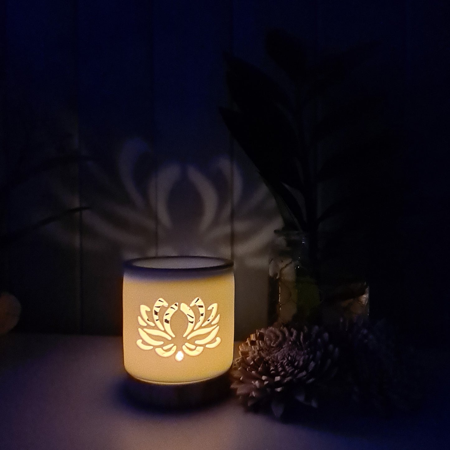 Lotus - Ceramic Wax Melt / Oil Burner
